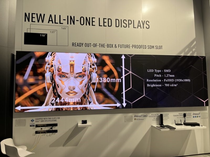 110 inch LED-display .jpeg